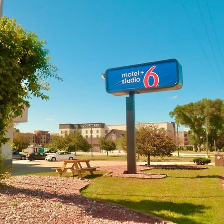 Motel 6 Elkhart, In Buitenkant foto