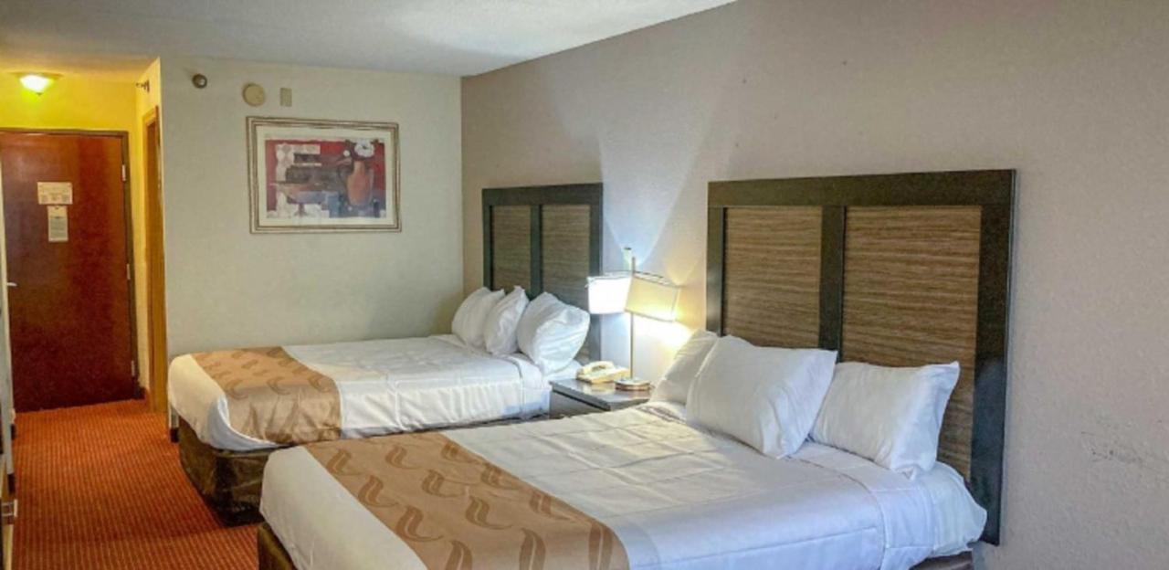 Motel 6 Elkhart, In Buitenkant foto