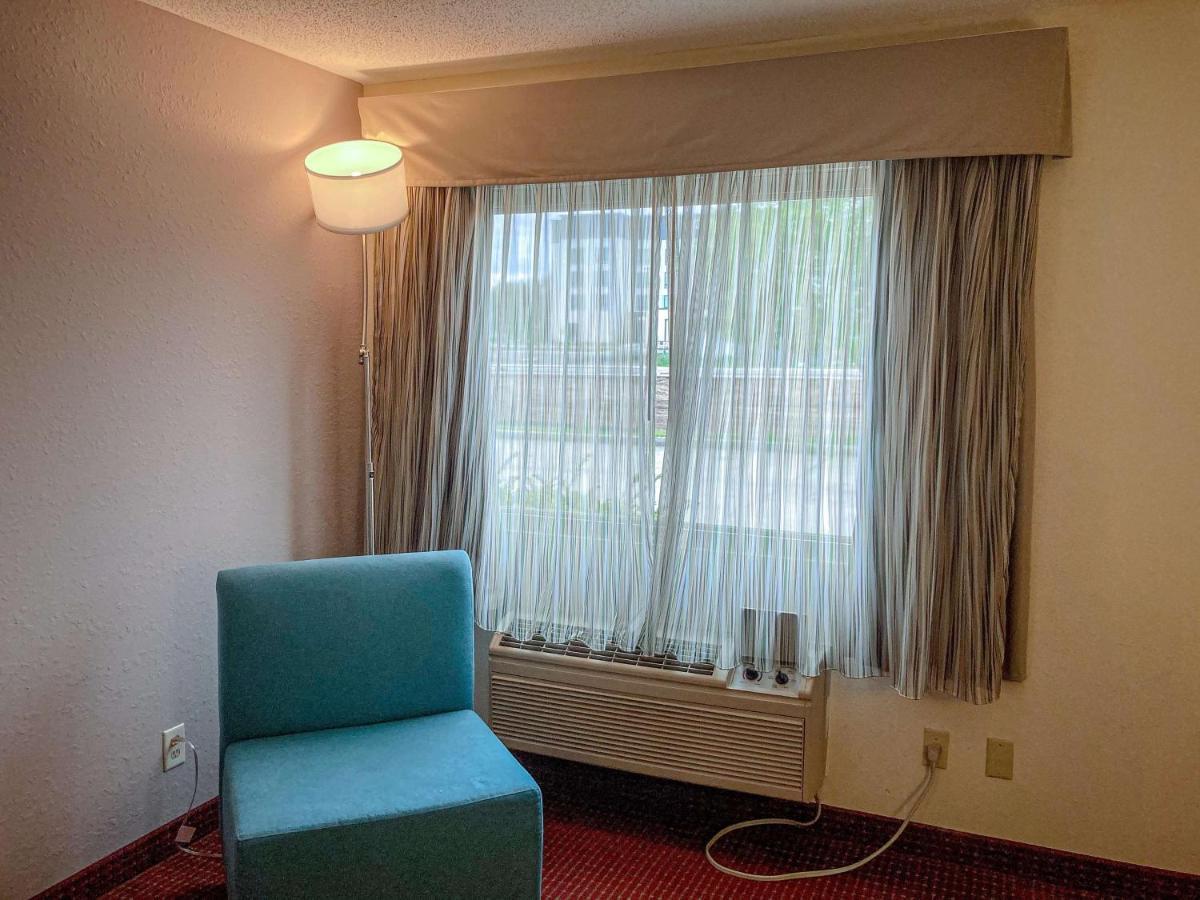 Motel 6 Elkhart, In Buitenkant foto