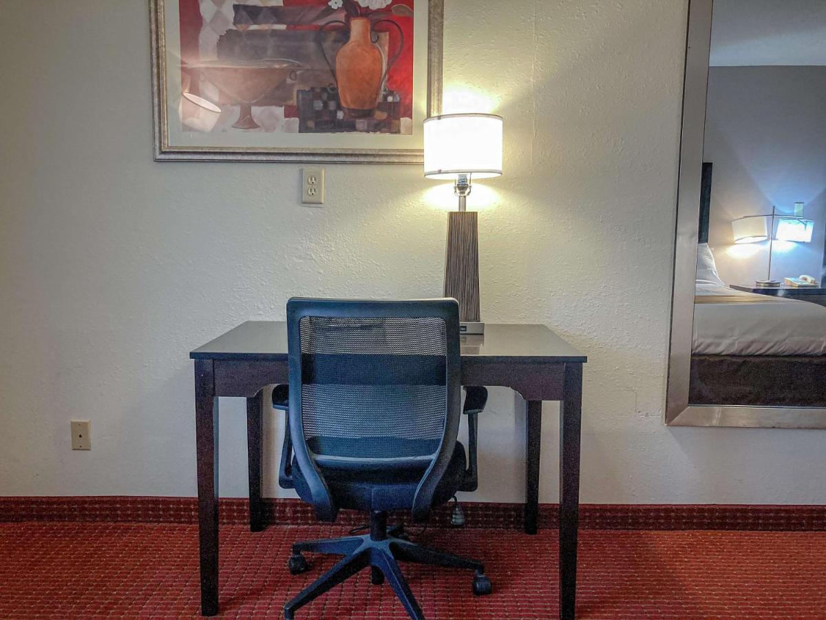 Motel 6 Elkhart, In Buitenkant foto