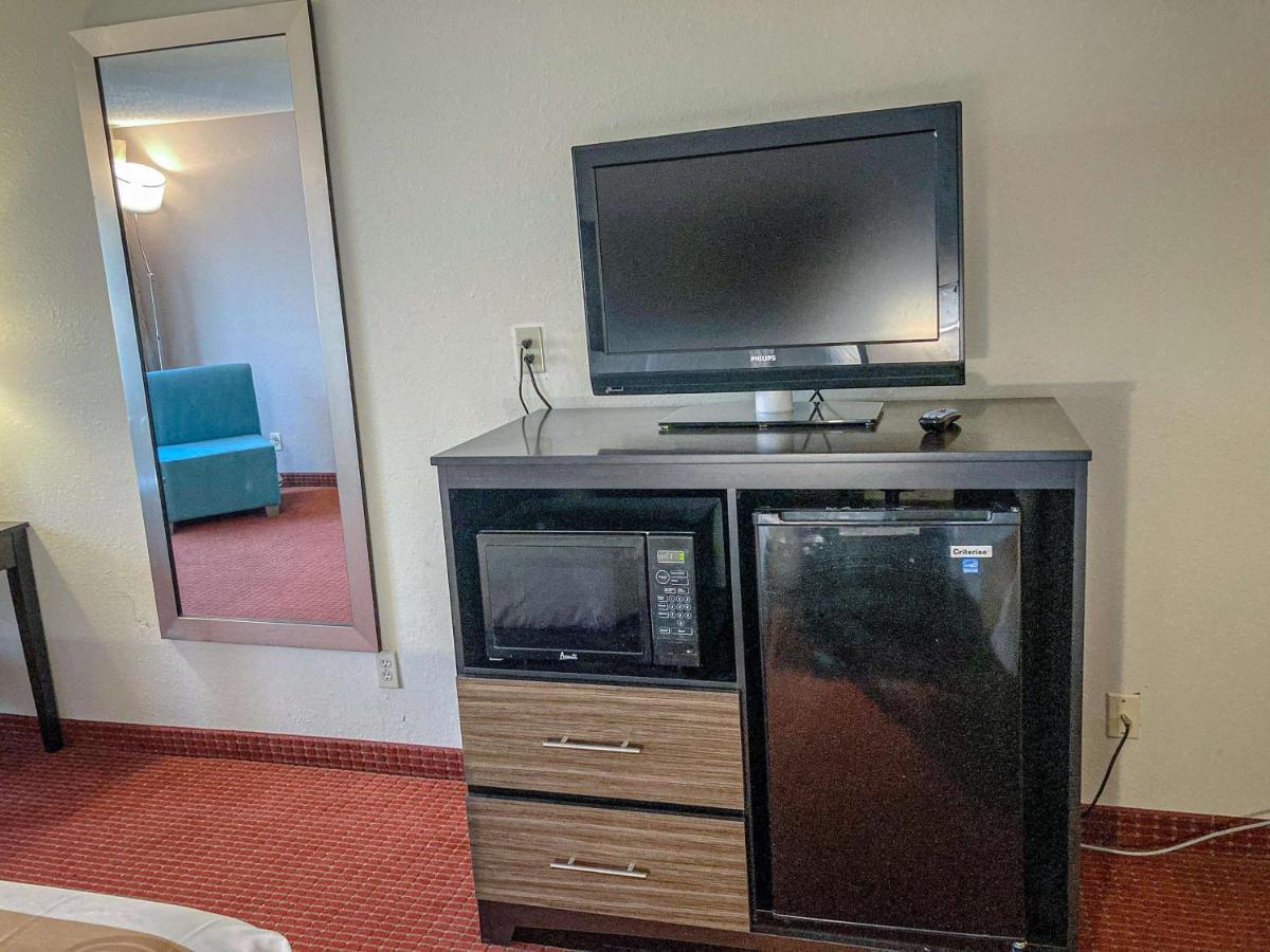 Motel 6 Elkhart, In Buitenkant foto