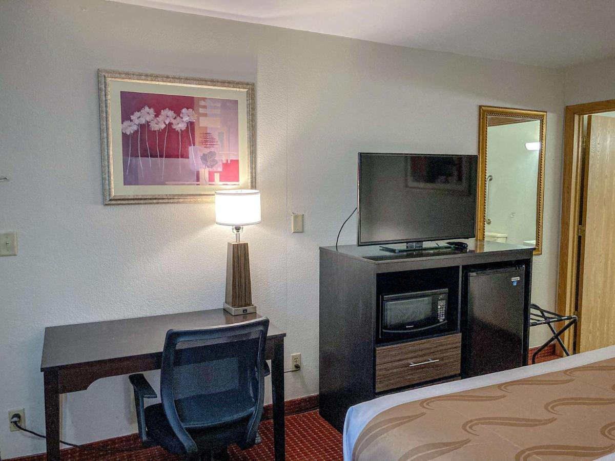 Motel 6 Elkhart, In Buitenkant foto